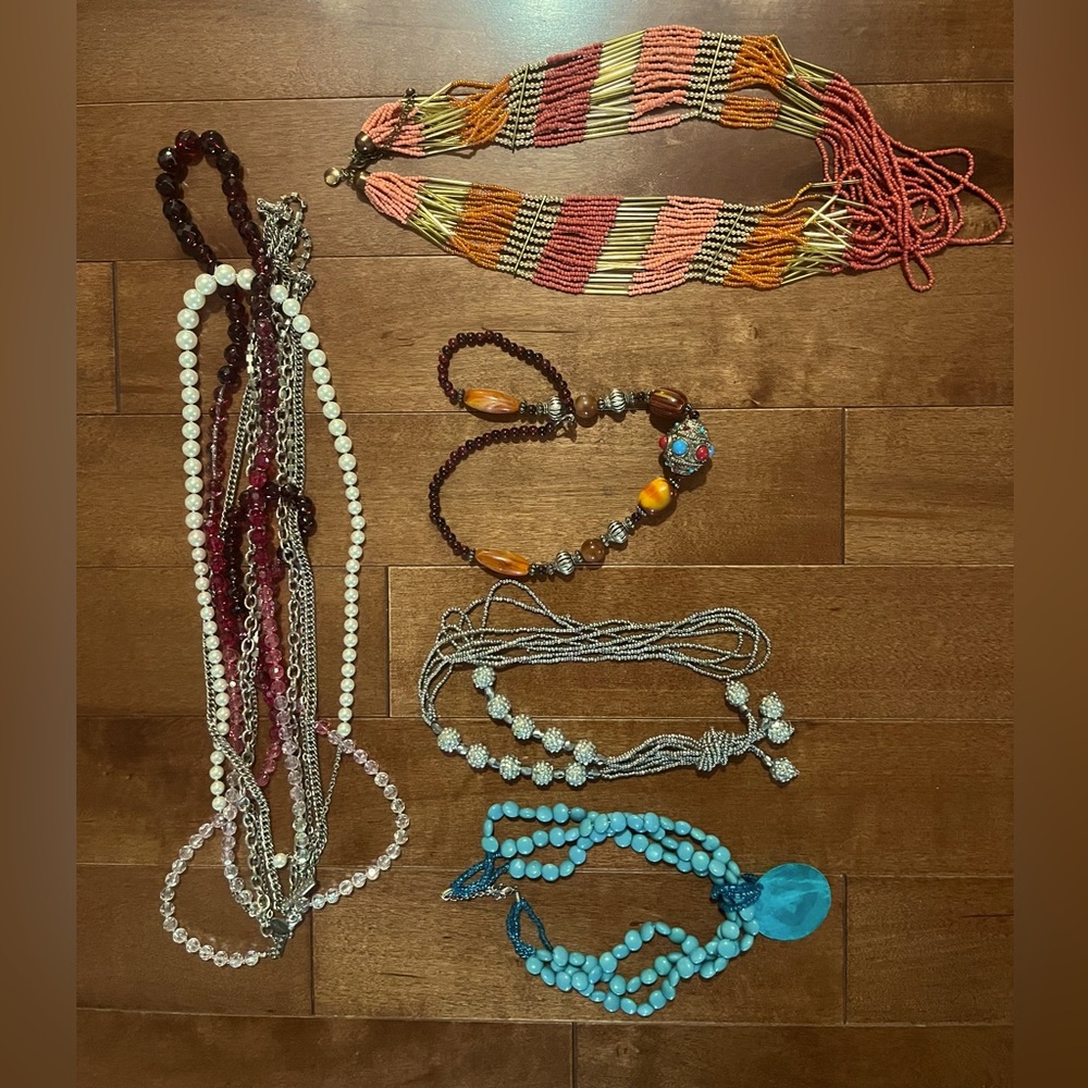 5 pieces of costume jewellery
